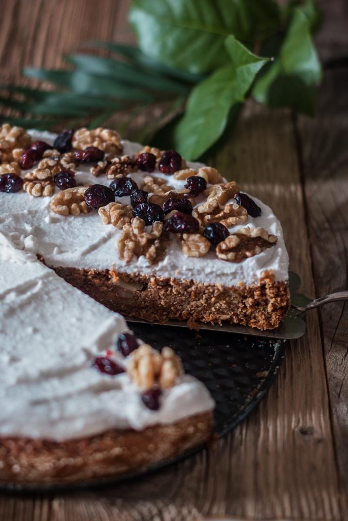 Veganer Carrot Cake mit Cranberries und Walnüssen Apple and Ginger