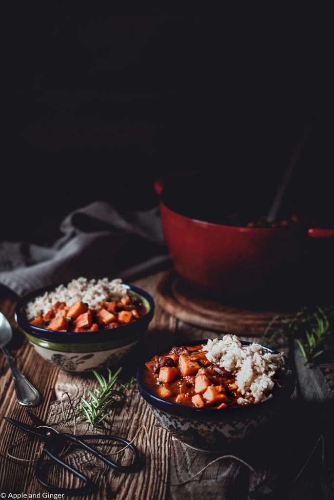 Ayurvedisches Kürbis-Süßkartoffel-Chili für kalte Herbstabende: Tipps gegen Vata Störung