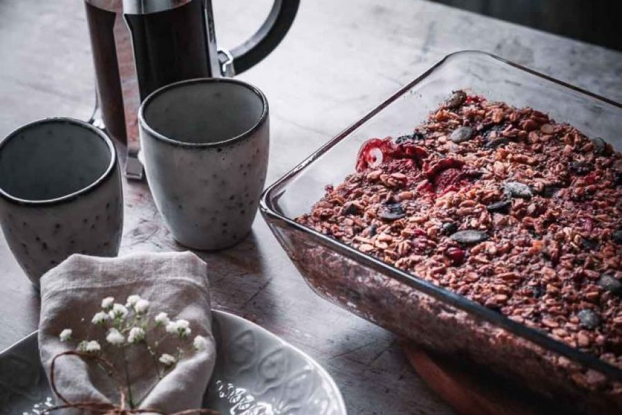 Baked Oatmeal mit Beeren – Gesundes Frühstück zu Ostern
