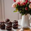 Vegane Schokoladen-Kirsch-Muffins zum Valentinstag