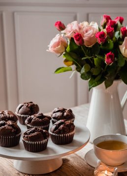 Vegane Schokoladen-Kirsch-Muffins zum Valentinstag