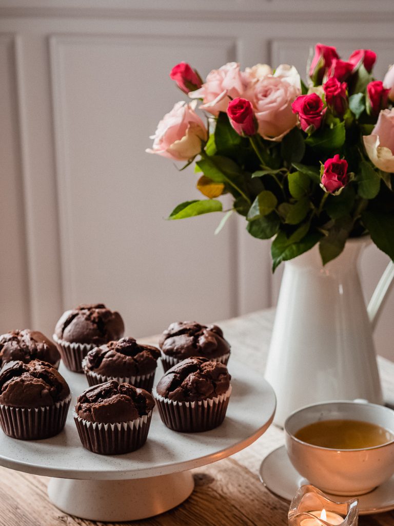 Vegane Schokoladen-Kirsch-Muffins zum Valentinstag - Apple and Ginger